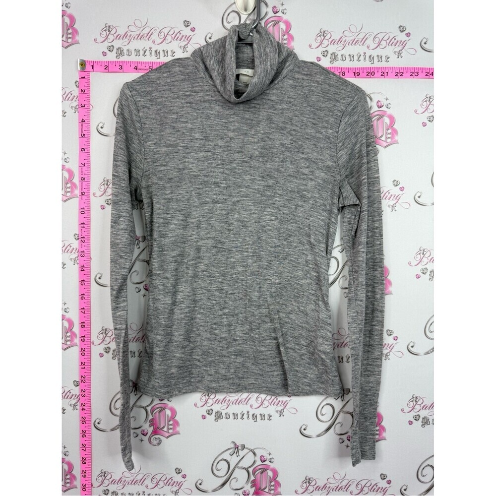H&M Gray Long Sleeve Turtleneck Sweater